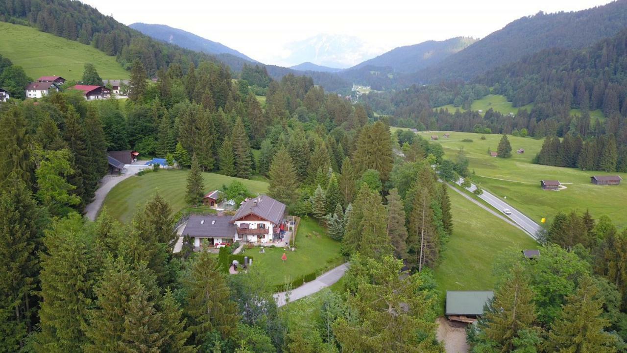 Landhaus Wiesenhof การ์มิช-พาร์เทนเคียร์เชน ภายนอก รูปภาพ